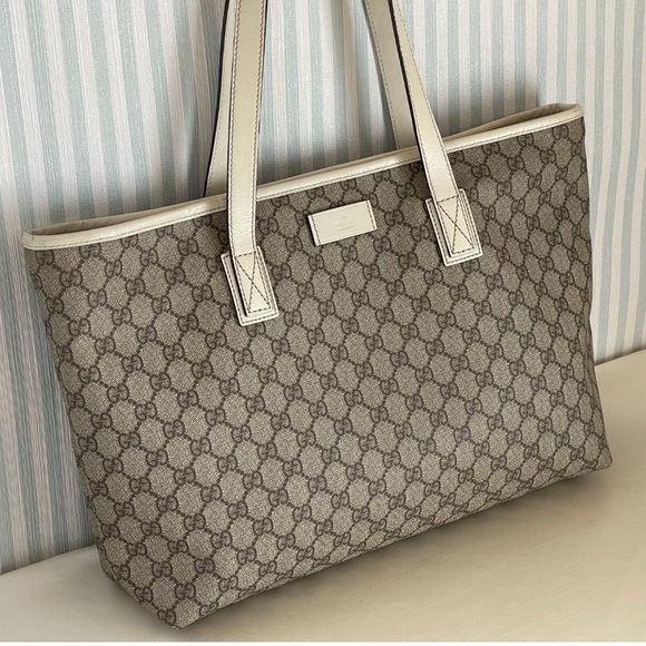 ❌S O L D ❌ Gucci Supreme tote bag - Picture 2 of 12